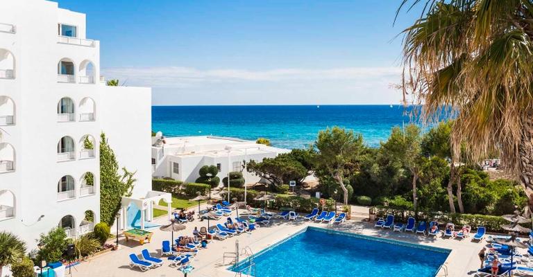 Disfruta del Mediterráneo al mejor precio Globales Aptos. Lord Nelson Es Migjorn Gran Disfruta del Mediterráneo al mejor precio Globales Aptos. Lord Nelson Es Migjorn Gran