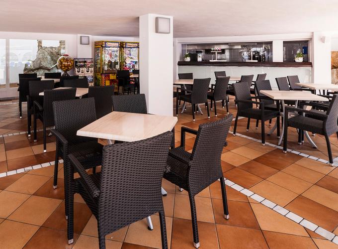 Bar piscina Globales Simar Cala San Vicente Bar piscina Globales Simar Cala San Vicente