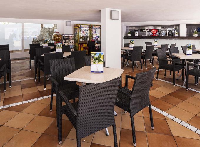 Pool bar Globales Simar Cala San Vicente Pool bar Globales Simar Cala San Vicente