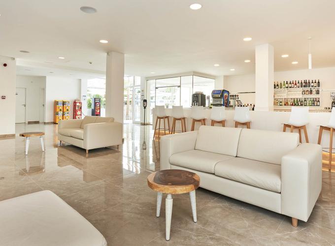 Lobby bar  Globales Cala Bona Lobby bar  Globales Cala Bona