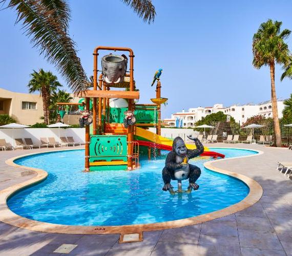 Kinderpool Globales Cala'n Bosch Ciudadela Kinderpool Globales Cala'n Bosch Ciudadela