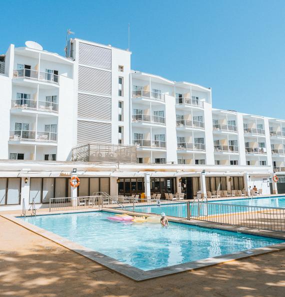 Pools and sun deck Globales Playa Santa Ponsa Pools and sun deck Globales Playa Santa Ponsa