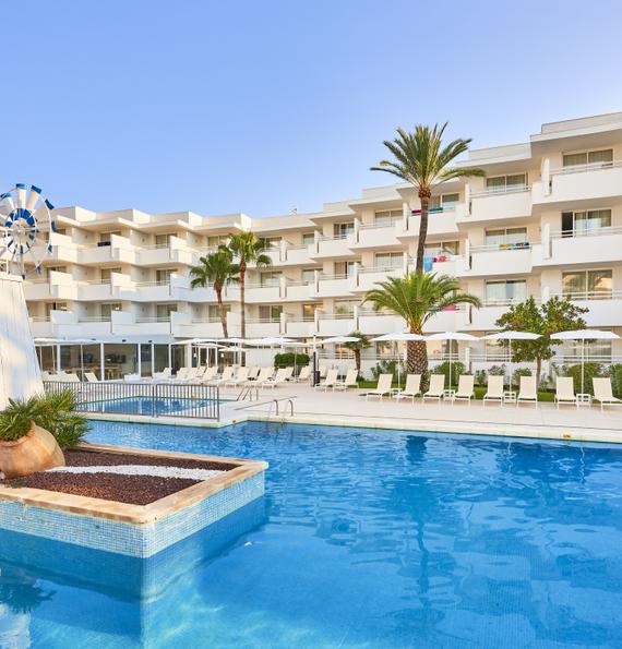 Swimmingpool im Außenbereich Globales Cala Bona Swimmingpool im Außenbereich Globales Cala Bona