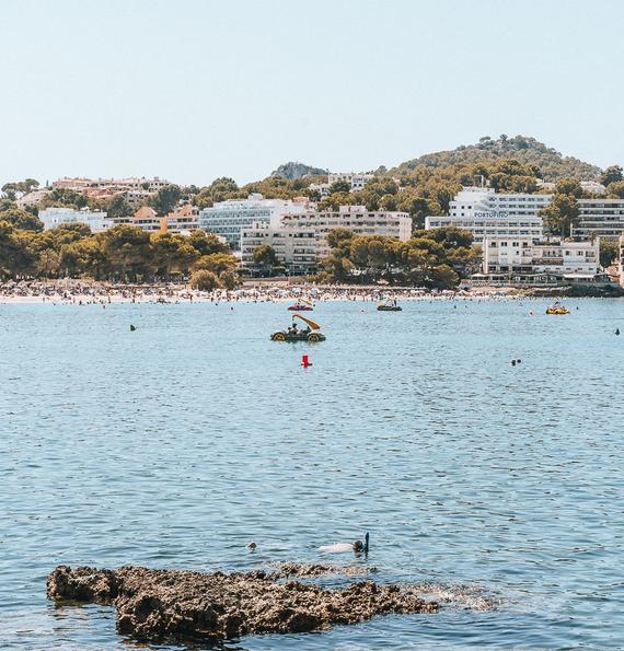 Freizeitbereich und Strand von Santa Ponsa Globales Pionero Freizeitbereich und Strand von Santa Ponsa Globales Pionero