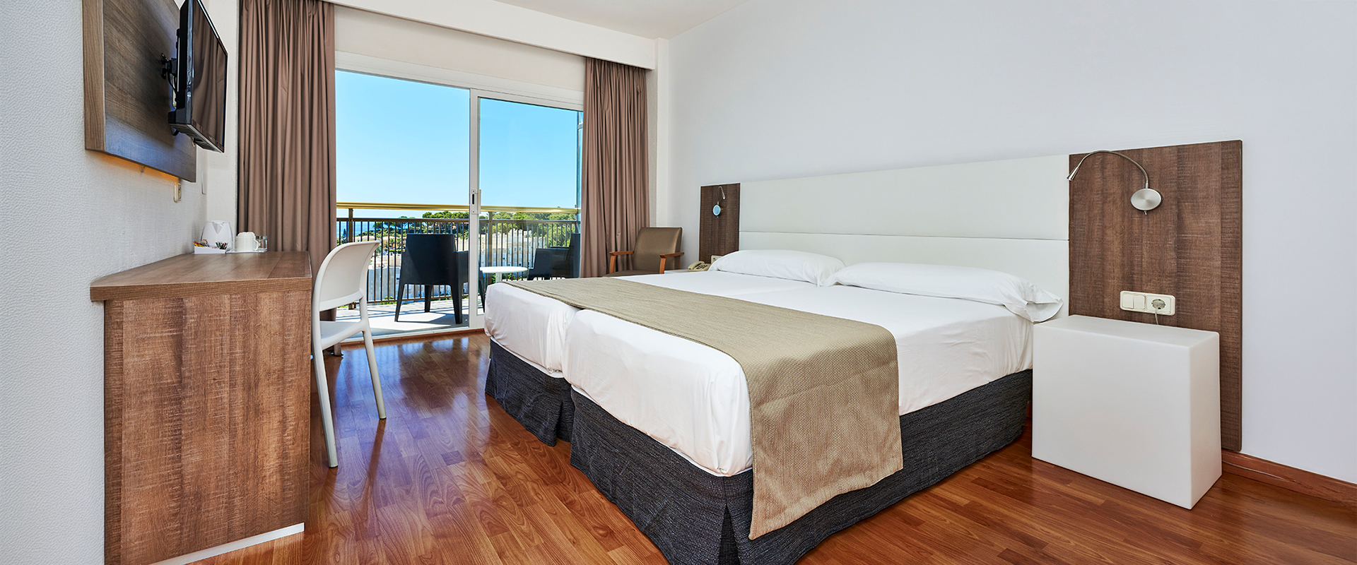 ADULTS ONLY  Globales Cala Viñas Palmanova